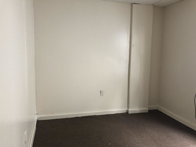 Building Photo - 288 Roehrer Ave