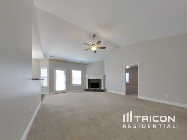 Building Photo - 246 White Creek Dr