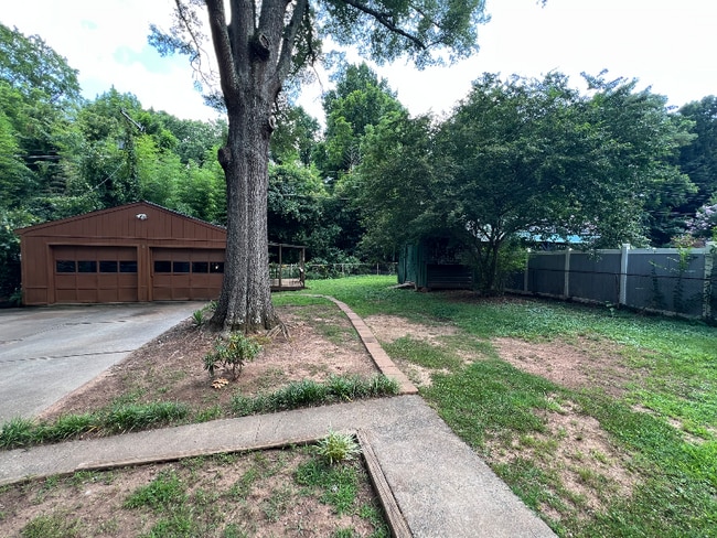Building Photo - 3008 Enfield Rd