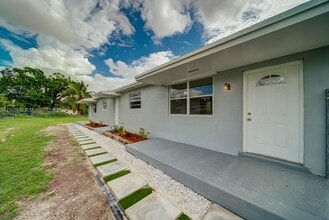 Building Photo - 5613 SW 27th St