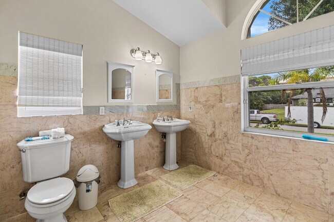 Foto del edificio - 1040 Bay Harbor Dr