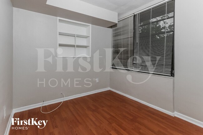 Foto del edificio - 11823 Dahlia Dr