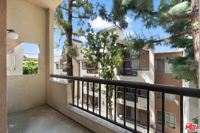 Foto del edificio - 5530 Owensmouth Ave