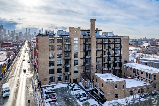 Building Photo - 1872 N Clybourn Ave