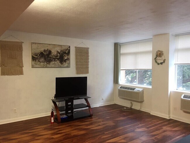 Building Photo - 7520 Hornwood Dr