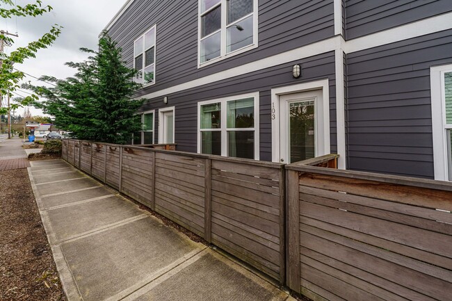 Building Photo - Evergreen Townhomes