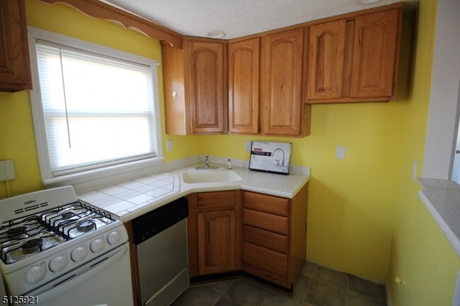Building Photo - 2497 St Georges Ave