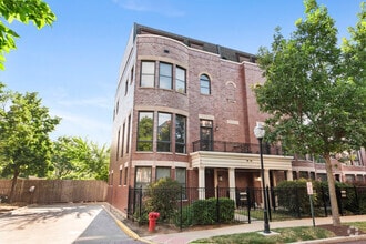 Building Photo - 2632 N Hartland Ct