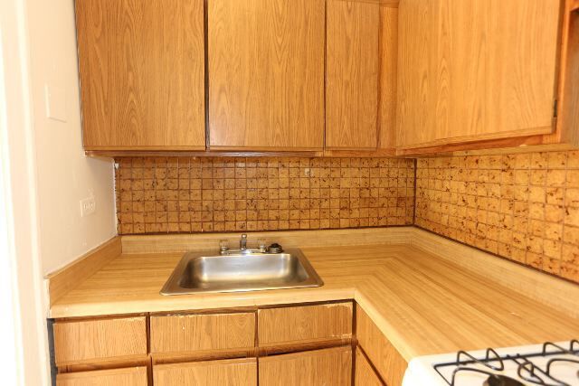 Building Photo - 653 W Belmont Ave