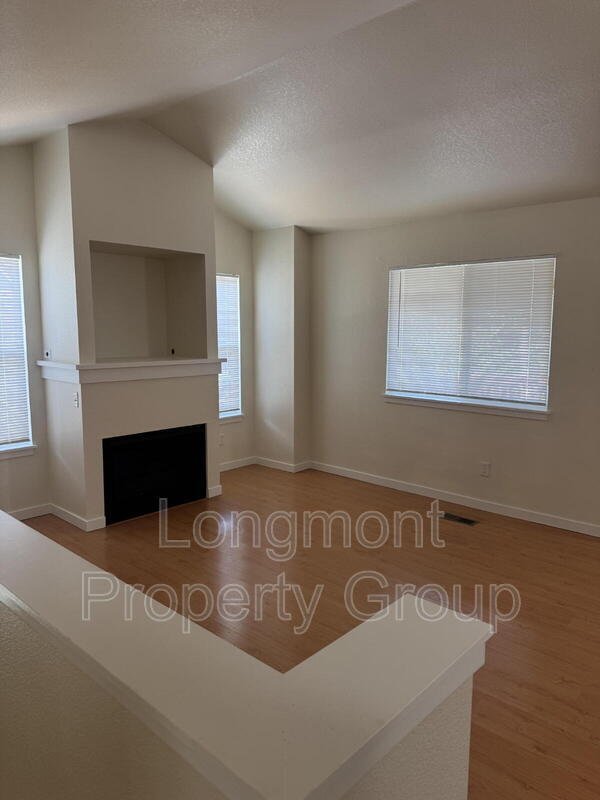 Foto del edificio - 719 Thornwood Way
