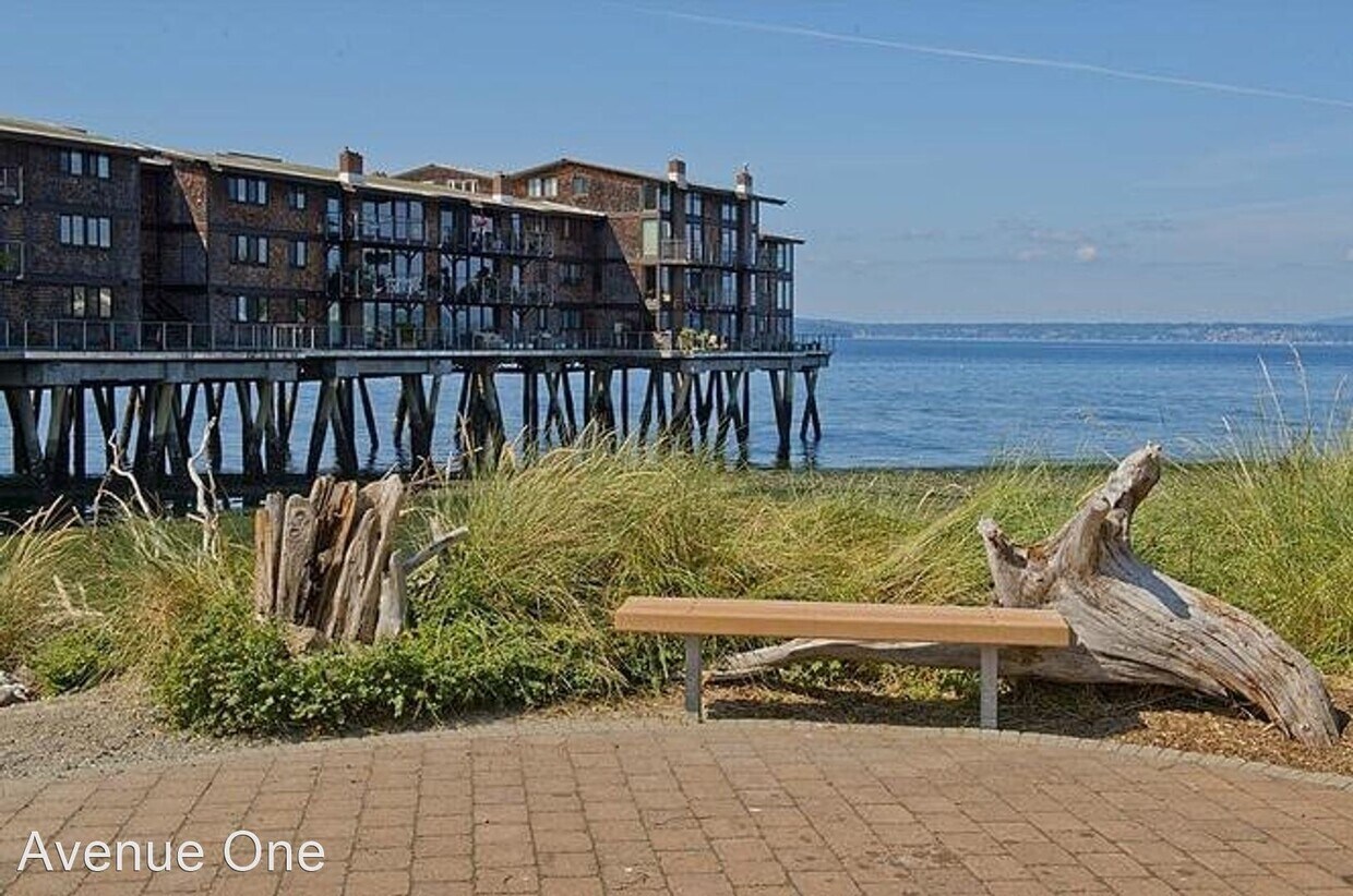 Foto principal - 2 br, 1 bath House - 3717 Beach Drive SW 103