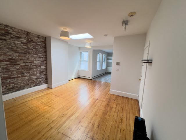 Building Photo - 1228 Cambridge St