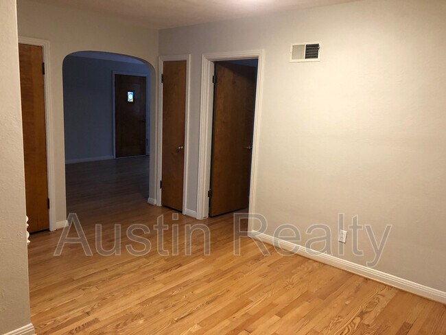 Building Photo - 6705 Westway Rd