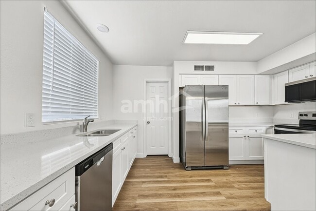 Building Photo - 4071 E Abraham Ln