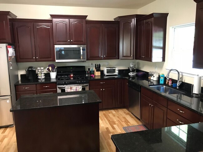Foto del edificio - 4 Bedroom Home in Woodbridge Pointe
