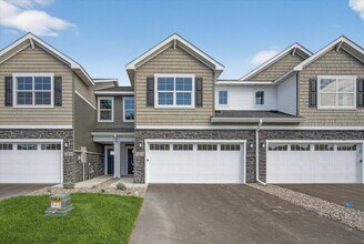 Building Photo - 19946 Hunter's Ridge