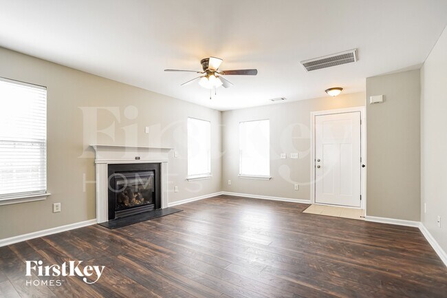 Building Photo - 546 River View Dr