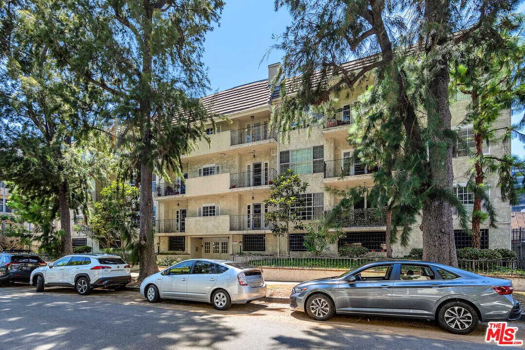 317 S Holt Ave Unit 11, West Hollywood, CA 90048 Condo for Rent in