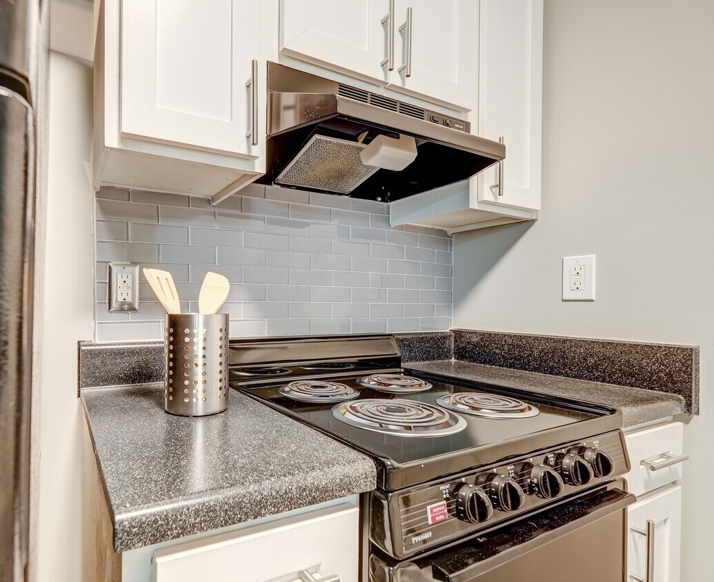 Huntersville Apartment Homes Rentals in Huntersville at 300 Hunters Rd