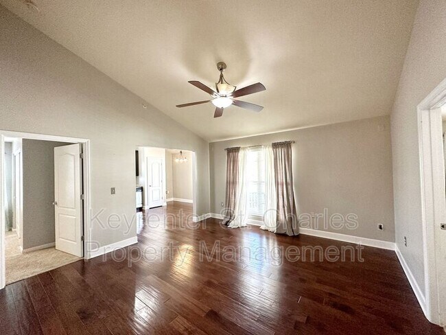 Building Photo - 1632 Piedmont Cir
