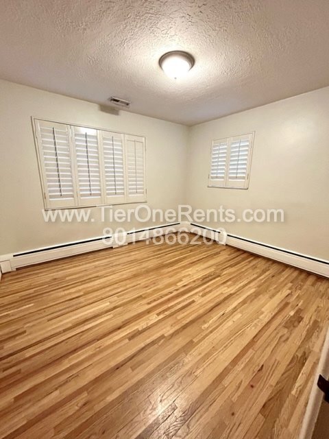 Building Photo - ***Move-in special: $500 off First months rent***