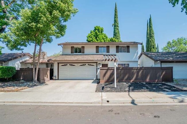 Building Photo - 2637 El Goya Dr