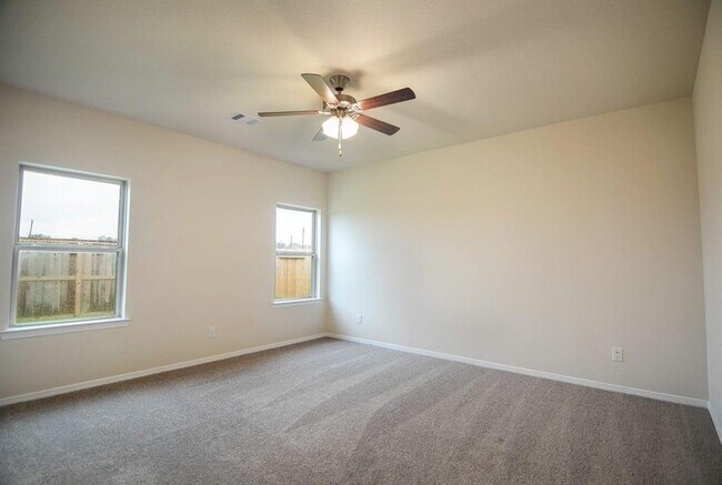 Building Photo - 2135 Republic Wy
