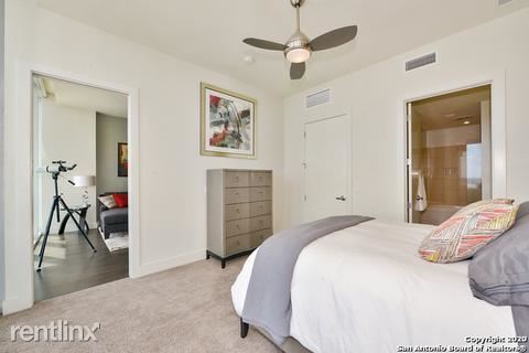 Building Photo - 1 br, 1 bath  - 600 E Market St # 2517