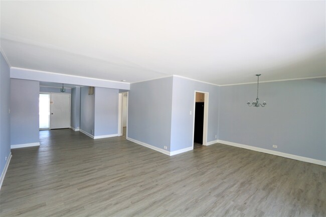 Building Photo - 351 Waverly St