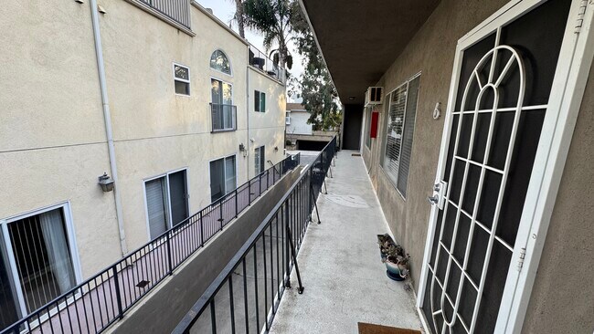 Building Photo - 1718 Stoner Ave