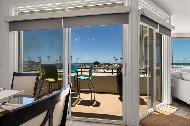 Foto del edificio - 2689 Ocean Front Walk