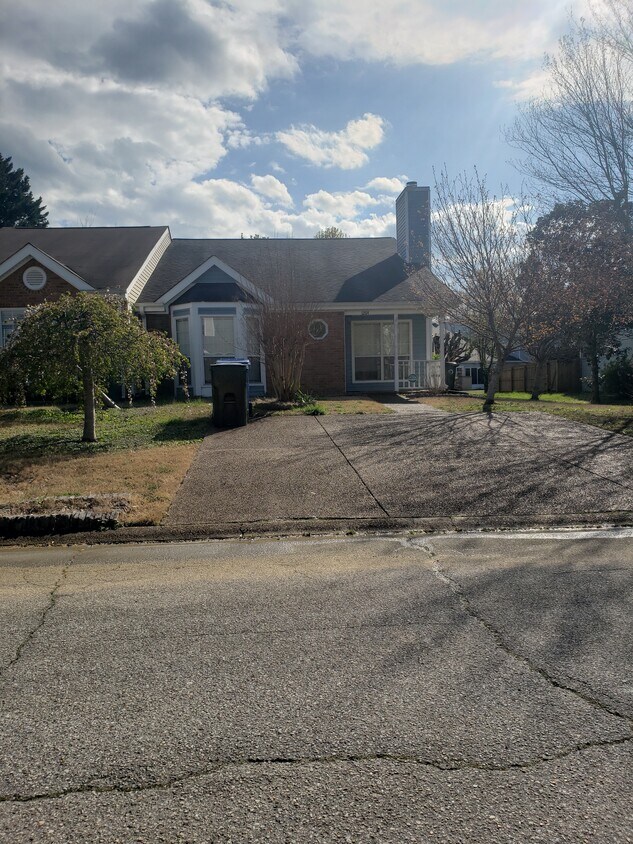 1264 Greenbrook Ln, Hixson, TN 37343 Townhome Rentals in Hixson TN