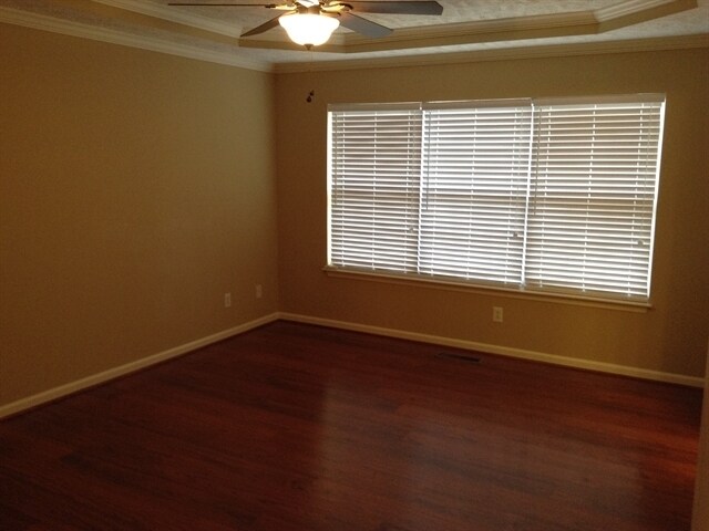 Foto del edificio - 1504 Mt Mitchell Ct