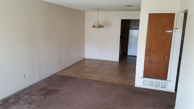 Photo - 1037 Southmoor Dr House