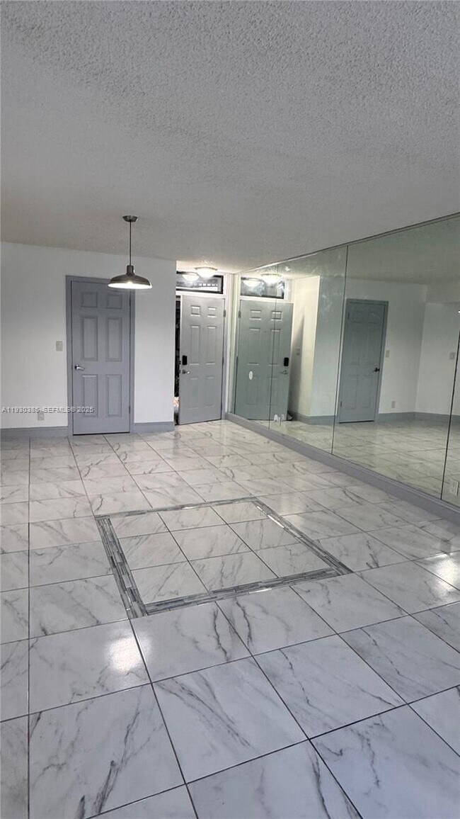 Foto del edificio - 212 Lake Pointe Dr