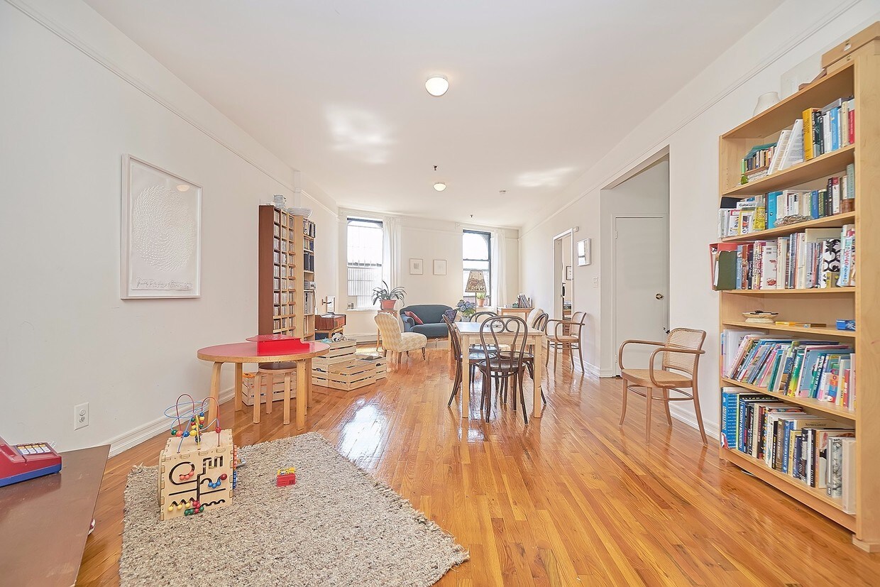 Primary Photo - 270 W 119th St