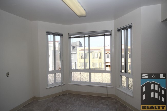 Building Photo - 453 21st Ave