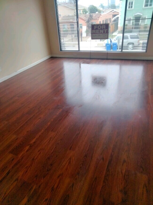Living room - 131 E 95th St
