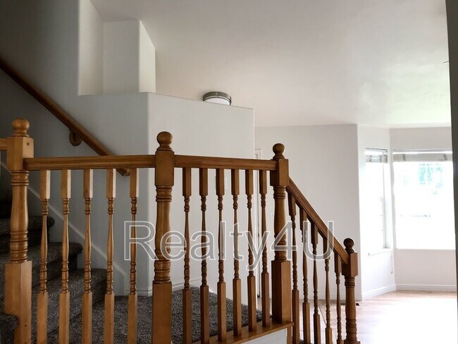 Building Photo - 941 E 300 N
