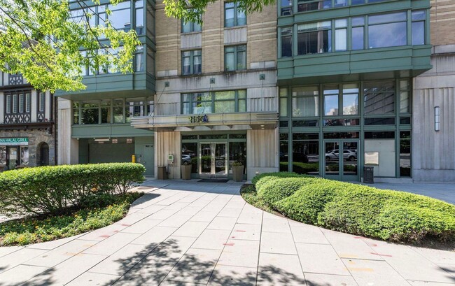 Building Photo - Bright & Spacious 2 Bed 2 Bath High-Rise C...