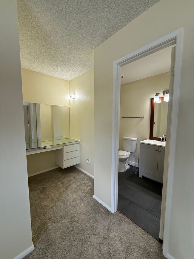 Foto del edificio - 3 bed 2.5 bath townhome