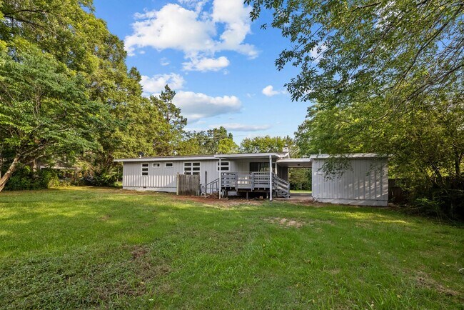 Building Photo - Charming 4 Bedroom, 2 Bathroom house