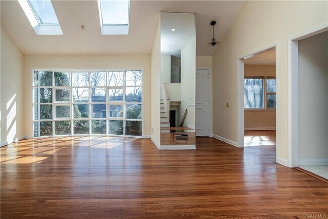 Building Photo - 216 Daisy Farms Dr