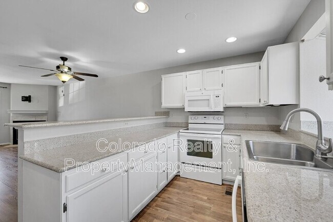 Building Photo - 1239 S Flower Cir