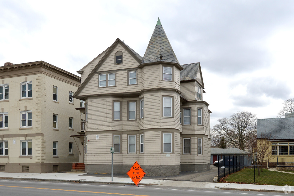 Primary Photo - Elmwood Avenue Apartments