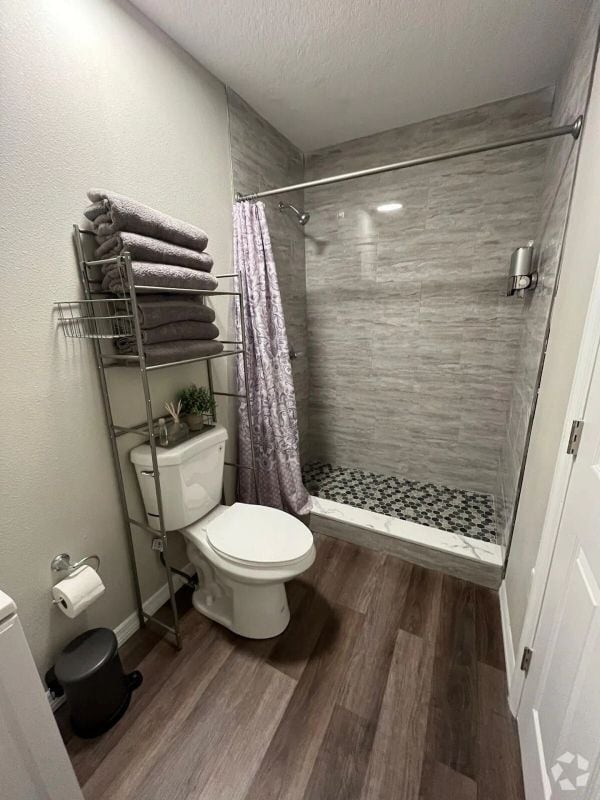 Building Photo - 6208 Pinewood Village Cir W