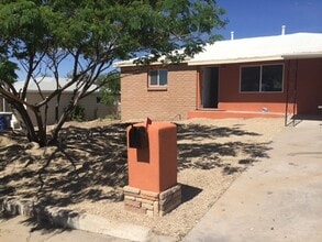 Building Photo - 2913 N Mann Dr