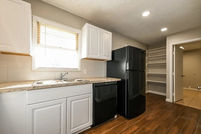 Building Photo - 1226 McDonald Dr