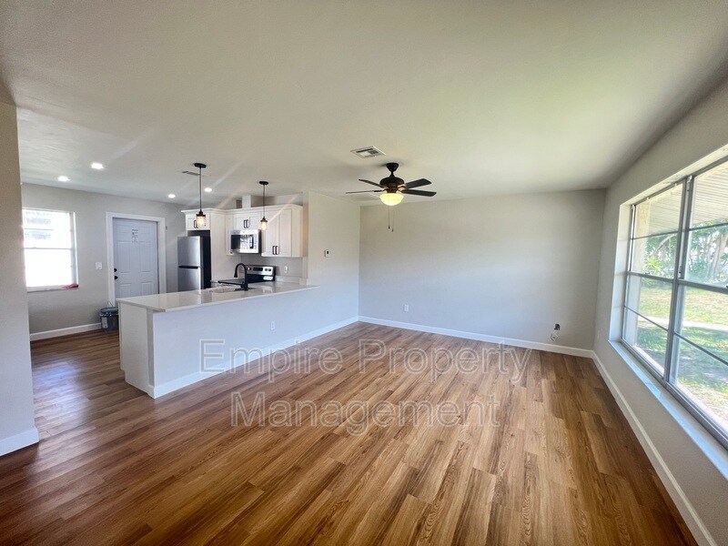 Primary Photo - 328 Cape Coral Pkwy W