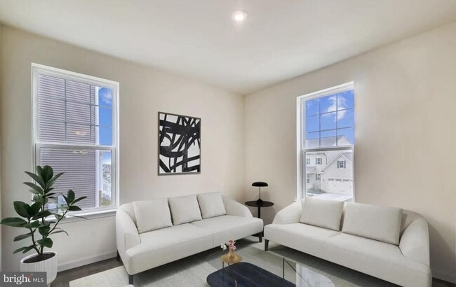 Building Photo - 1113 Saxton Dr